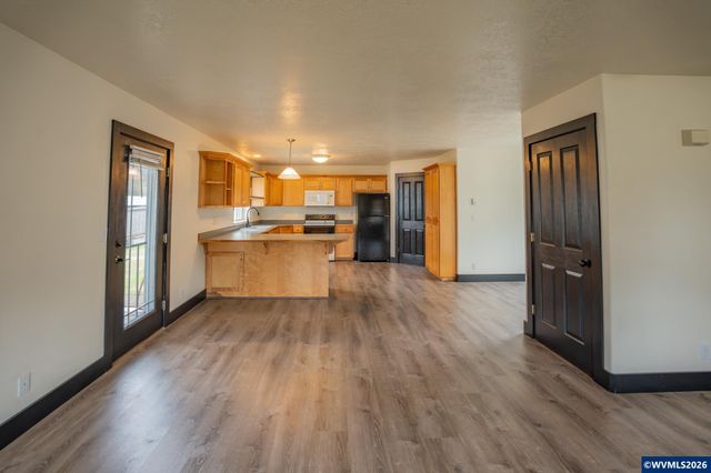 960 7th Av, Sweet Home, OR 97386