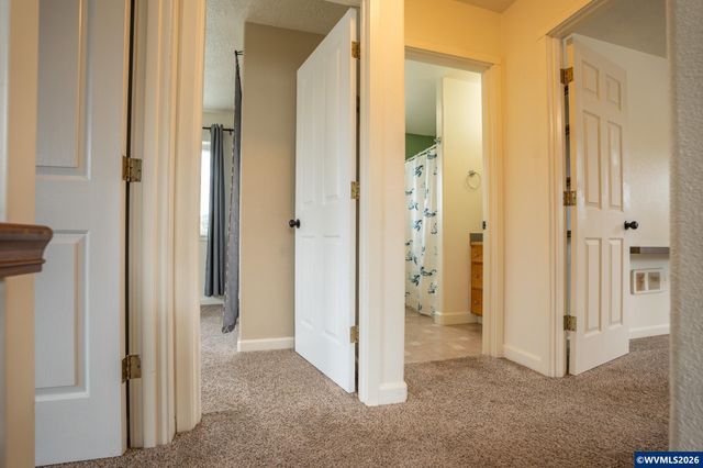 960 7th Av, Sweet Home, OR 97386