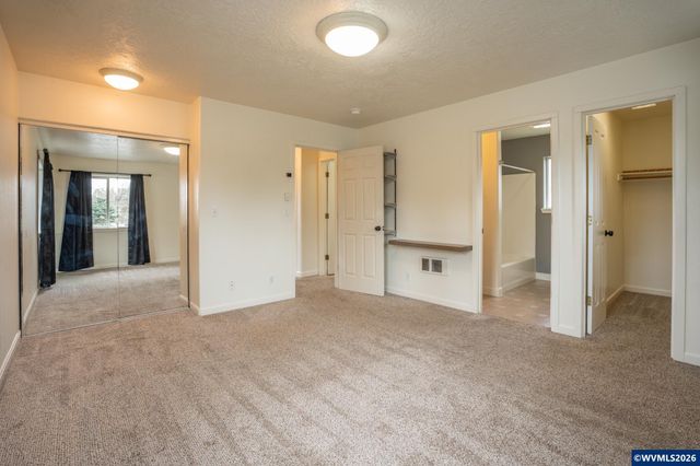 960 7th Av, Sweet Home, OR 97386