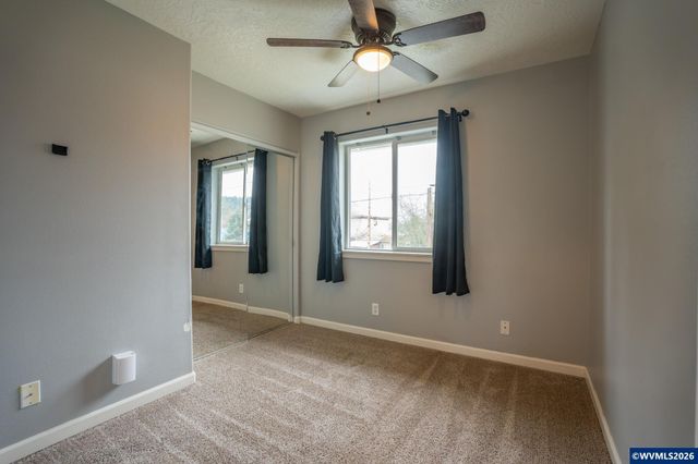 960 7th Av, Sweet Home, OR 97386