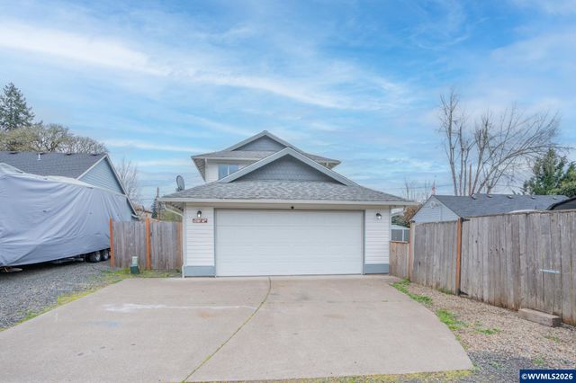 960 7th Av, Sweet Home, OR 97386