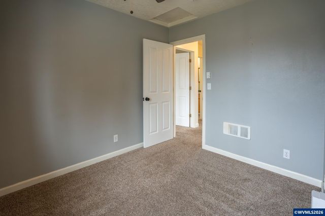 960 7th Av, Sweet Home, OR 97386