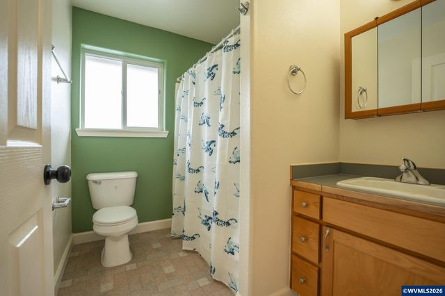 960 7th Av, Sweet Home, OR 97386