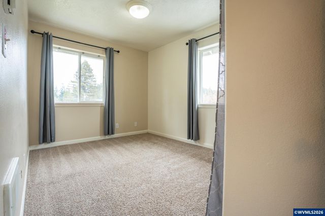 960 7th Av, Sweet Home, OR 97386