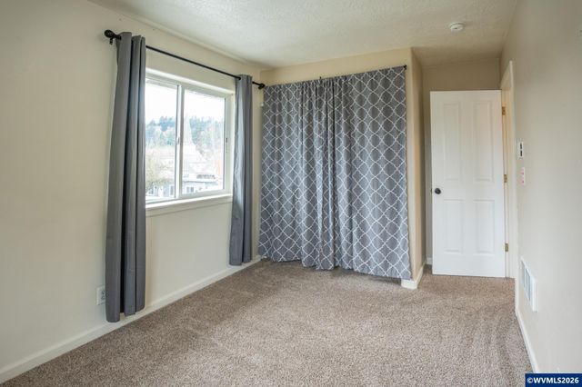 960 7th Av, Sweet Home, OR 97386