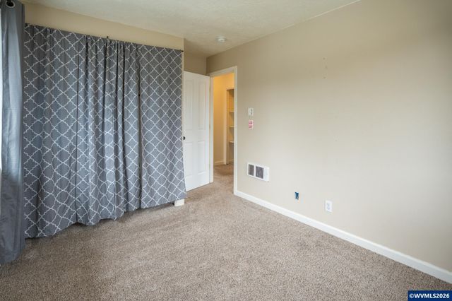 960 7th Av, Sweet Home, OR 97386