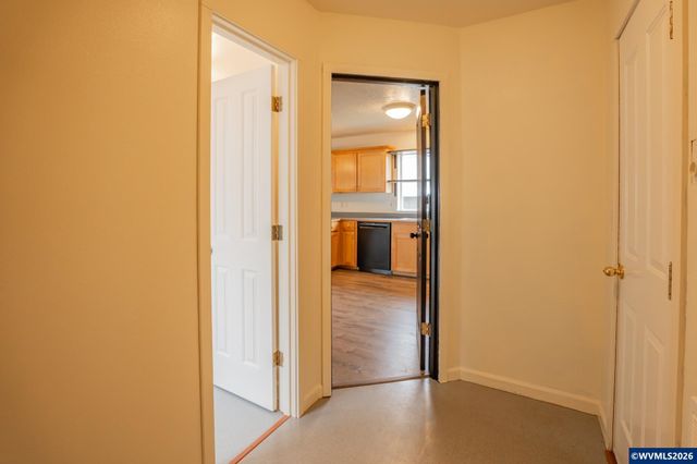 960 7th Av, Sweet Home, OR 97386