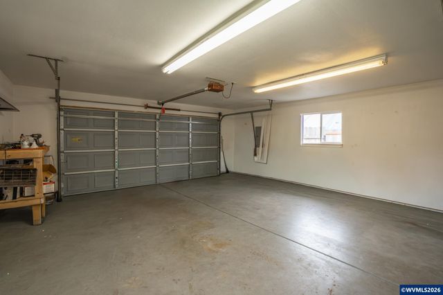 960 7th Av, Sweet Home, OR 97386