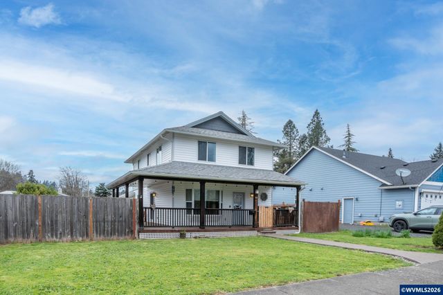 960 7th Av, Sweet Home, OR 97386