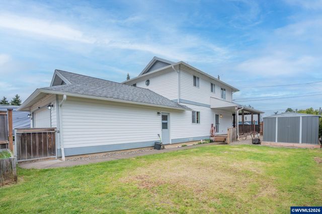 960 7th Av, Sweet Home, OR 97386