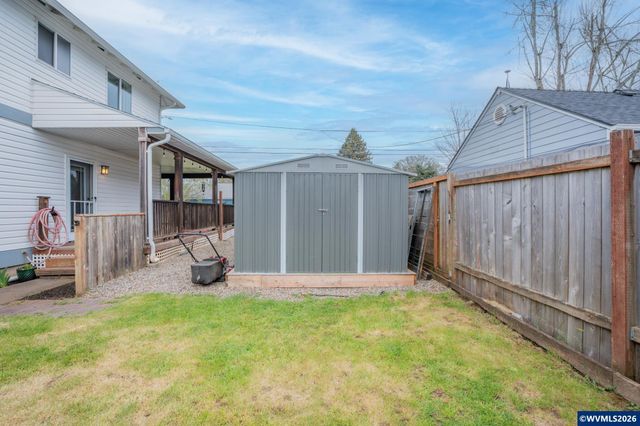 960 7th Av, Sweet Home, OR 97386