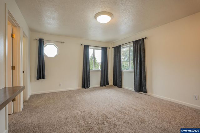 960 7th Av, Sweet Home, OR 97386