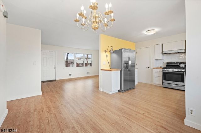 37 Louise Dr, Manville Boro, NJ 08835