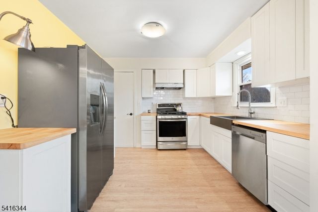 37 Louise Dr, Manville Boro, NJ 08835