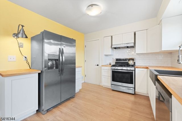 37 Louise Dr, Manville Boro, NJ 08835