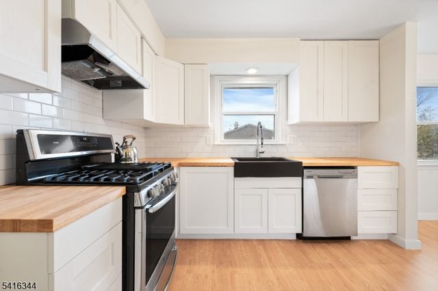 37 Louise Dr, Manville Boro, NJ 08835