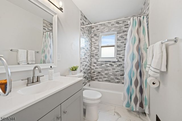 37 Louise Dr, Manville Boro, NJ 08835