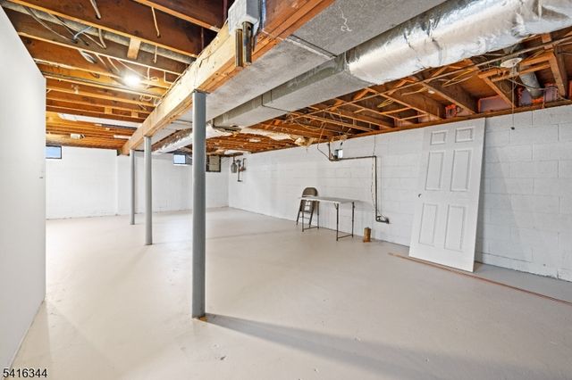 37 Louise Dr, Manville Boro, NJ 08835