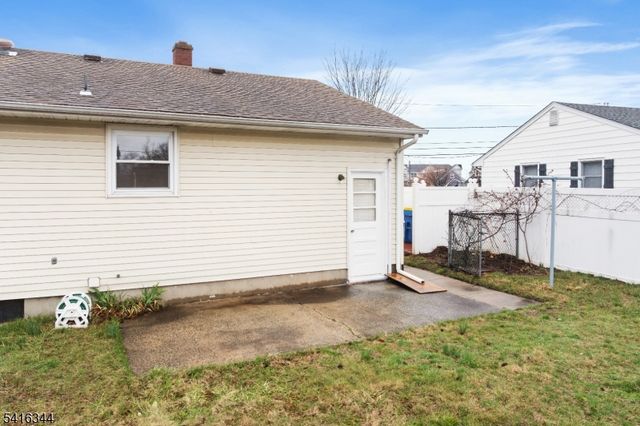 37 Louise Dr, Manville Boro, NJ 08835