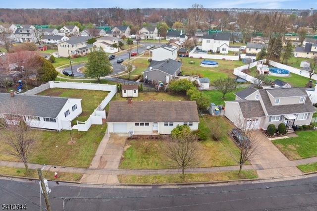 37 Louise Dr, Manville Boro, NJ 08835
