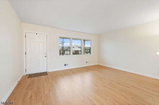 37 Louise Dr, Manville Boro, NJ 08835