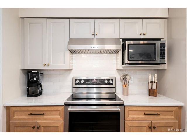 9292 W 56th Pl, Arvada, CO 80002