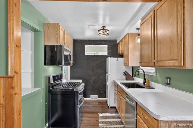 13729 Netherwood Street, Southgate, MI 48195