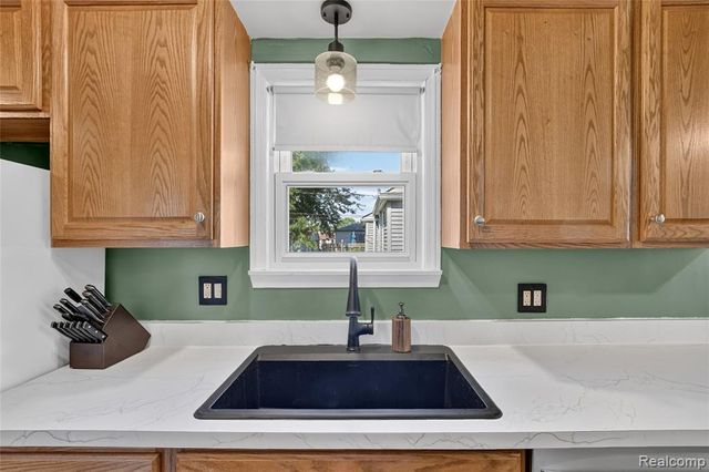13729 Netherwood Street, Southgate, MI 48195