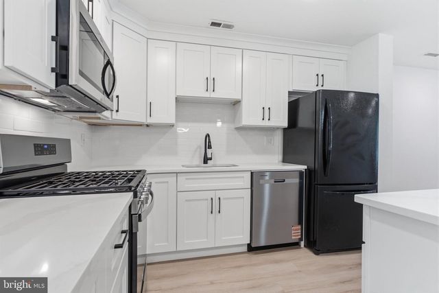 13 RAMPART DR, Chesterbrook, PA 19087