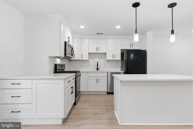13 RAMPART DR, Chesterbrook, PA 19087