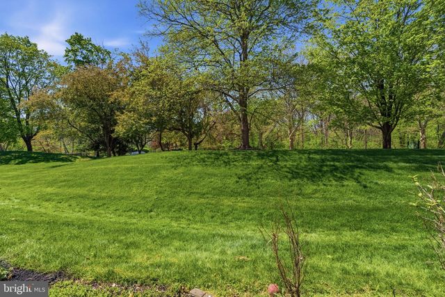 13 RAMPART DR, Chesterbrook, PA 19087