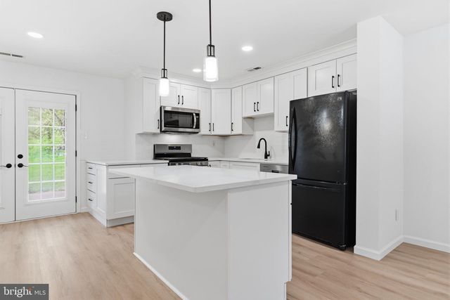 13 RAMPART DR, Chesterbrook, PA 19087