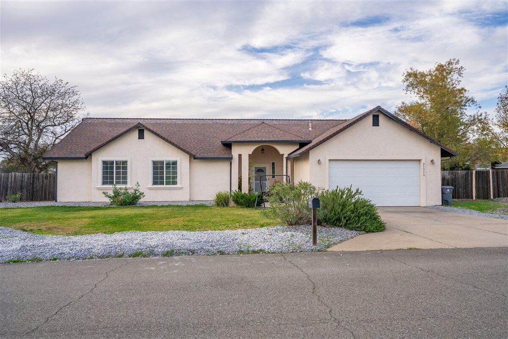 21956 Tom Bead Drive, Cottonwood, CA 96022