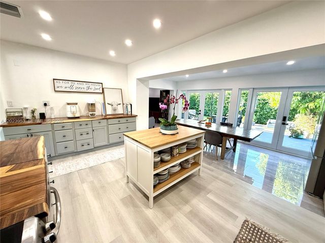 3280 SW 16th Ter, Miami, FL 33145