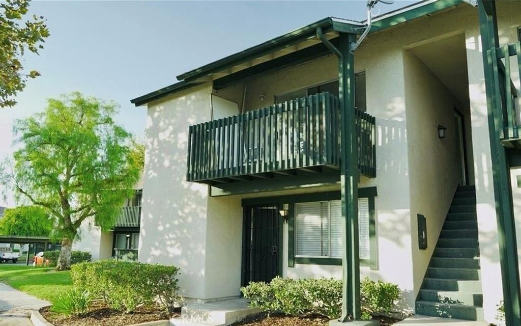 23232 Orange Avenue 2, Lake Forest, CA 92630