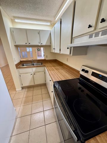 3764 N UNIVERSITY Drive I-8, Coral Springs, FL 33065