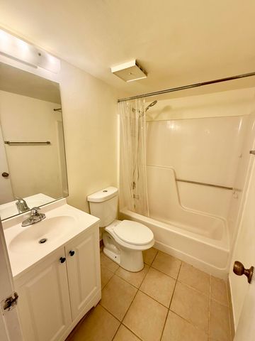 3764 N UNIVERSITY Drive I-8, Coral Springs, FL 33065