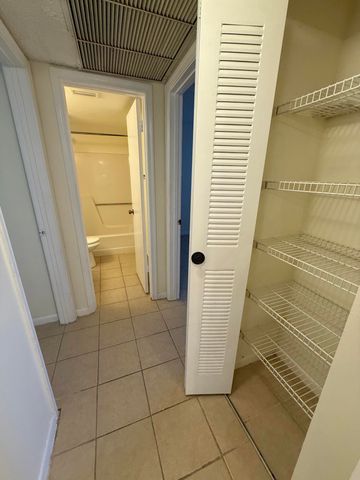 3764 N UNIVERSITY Drive I-8, Coral Springs, FL 33065