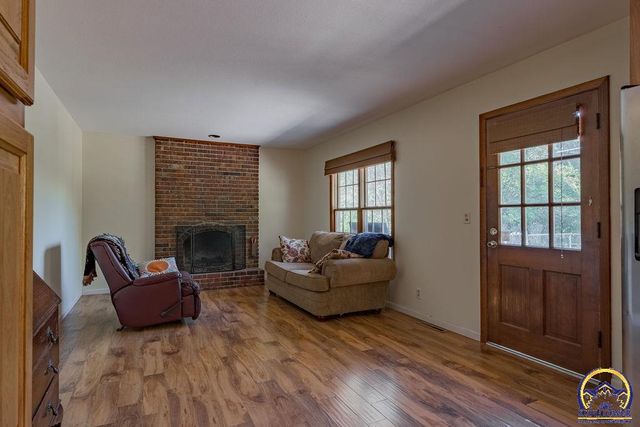 1512 SW 29th TER, Topeka, KS 66611