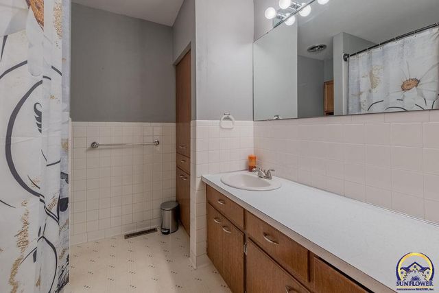 1512 SW 29th TER, Topeka, KS 66611