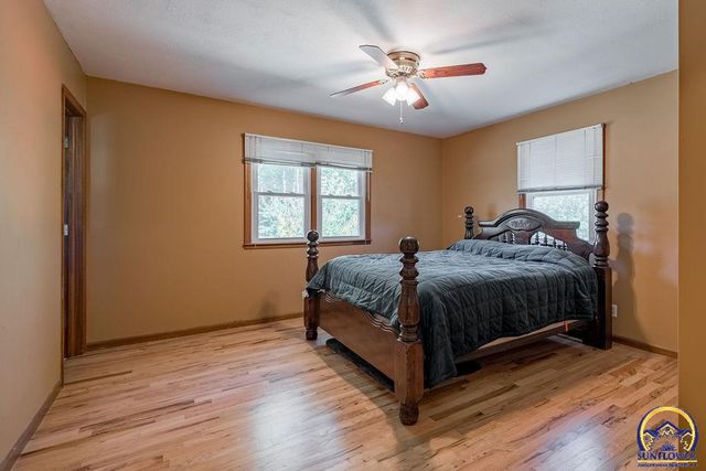 1512 SW 29th TER, Topeka, KS 66611