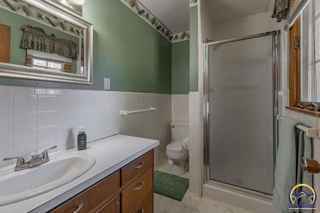 1512 SW 29th TER, Topeka, KS 66611