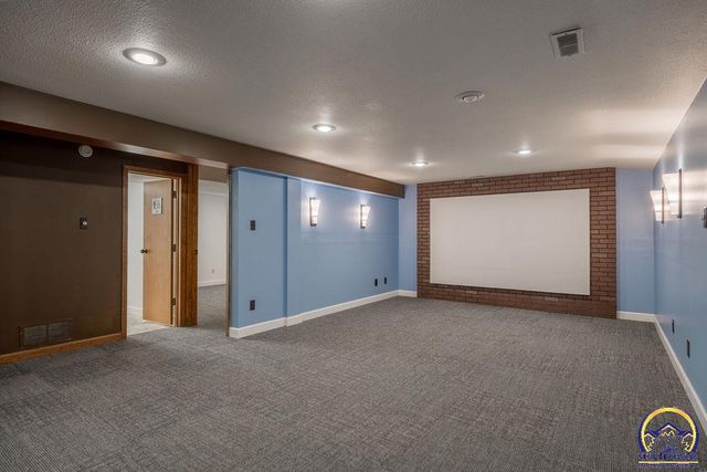 1512 SW 29th TER, Topeka, KS 66611