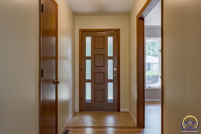 1512 SW 29th TER, Topeka, KS 66611