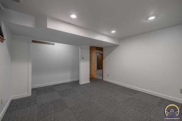 1512 SW 29th TER, Topeka, KS 66611