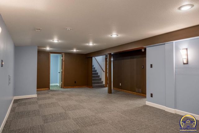 1512 SW 29th TER, Topeka, KS 66611