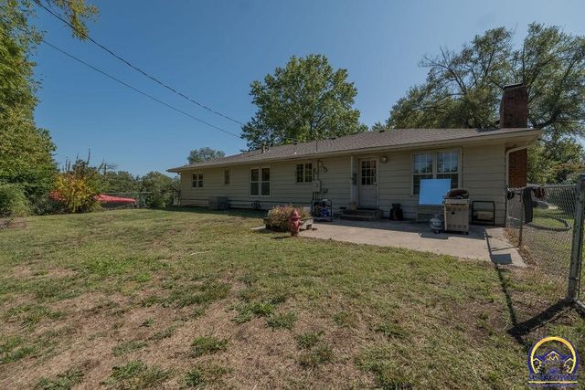 1512 SW 29th TER, Topeka, KS 66611