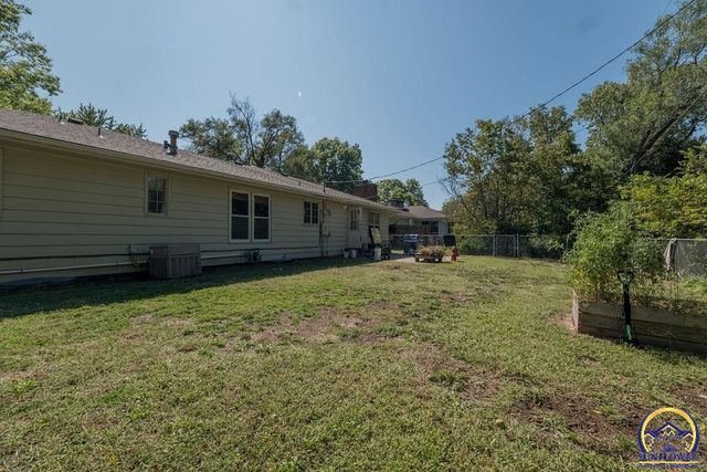 1512 SW 29th TER, Topeka, KS 66611