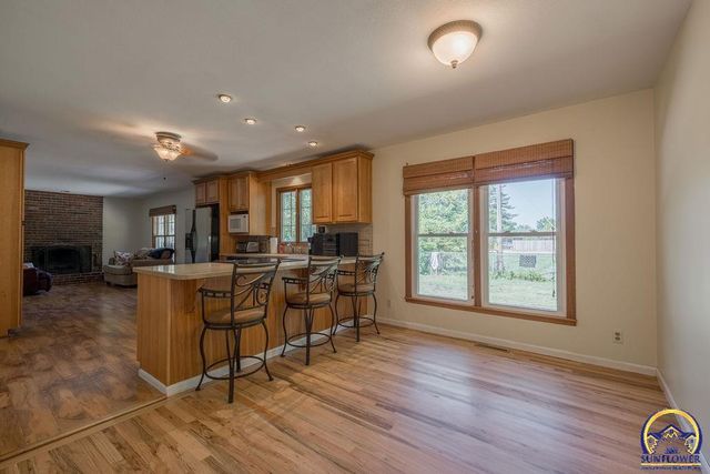 1512 SW 29th TER, Topeka, KS 66611