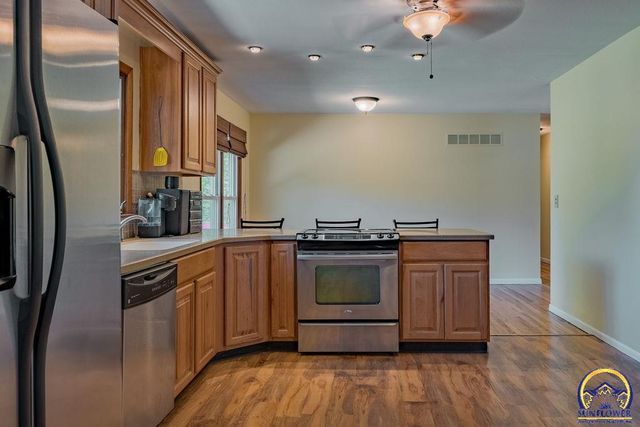 1512 SW 29th TER, Topeka, KS 66611